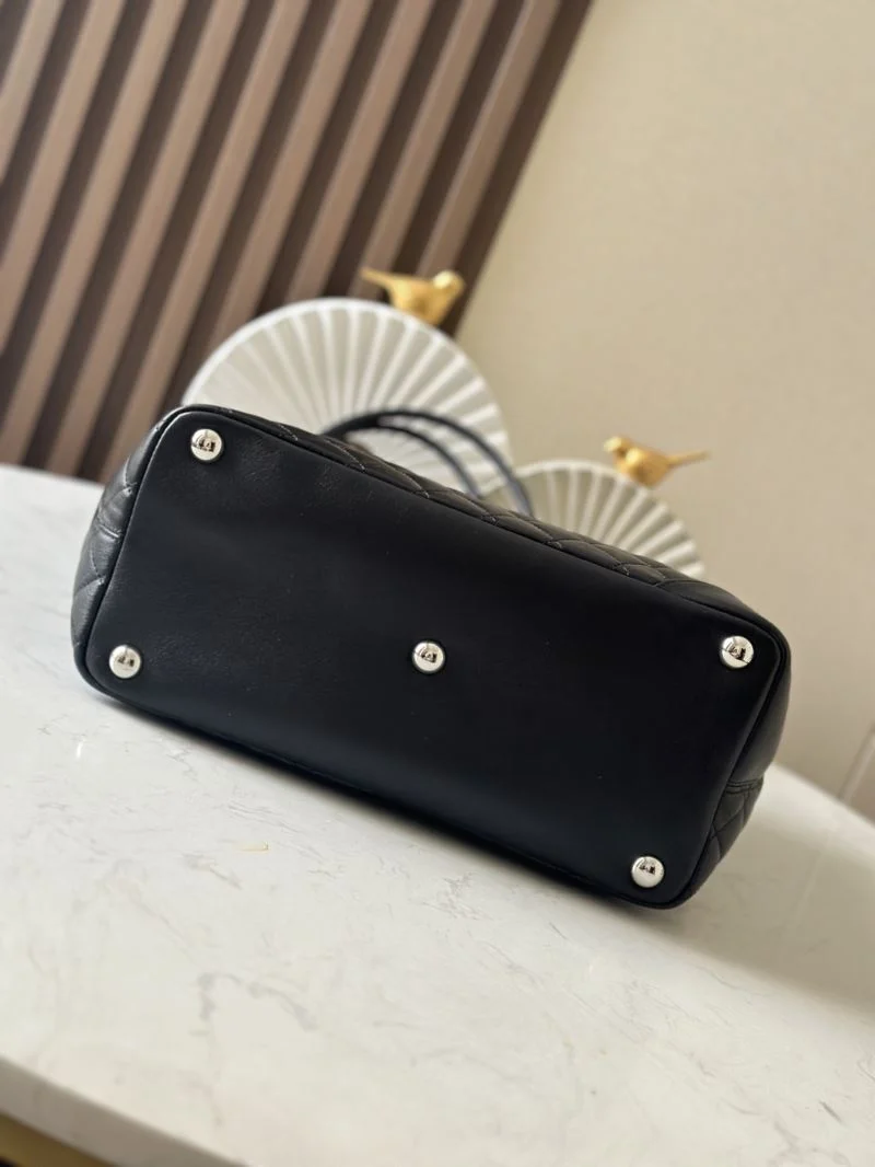 Chanel Shopping Bags ModernLook 52545