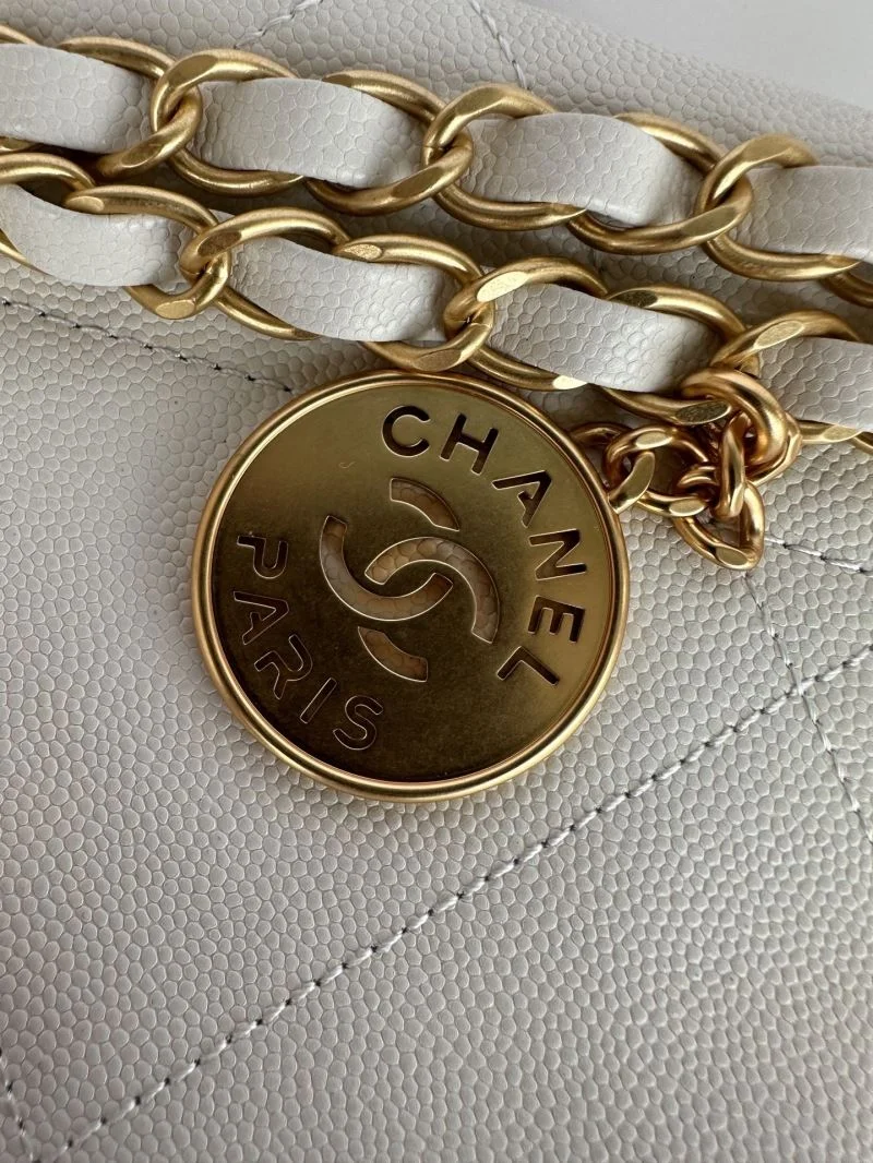 Bold Chanel Shopping Bags 54836