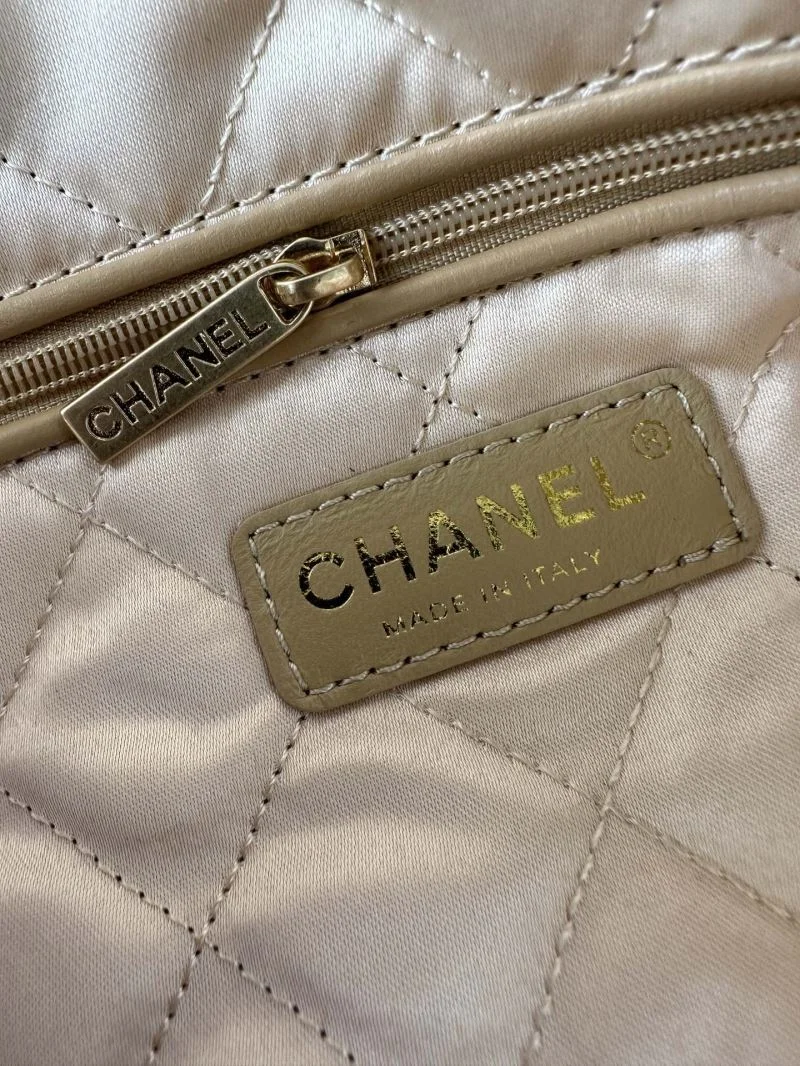 Bold Chanel Shopping Bags 54836