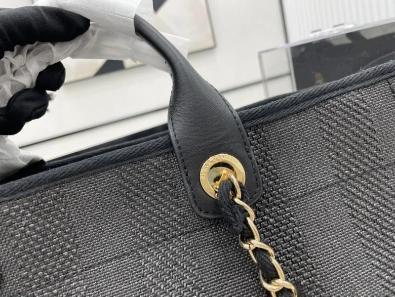 Snug Chanel Shopping Bags 54787