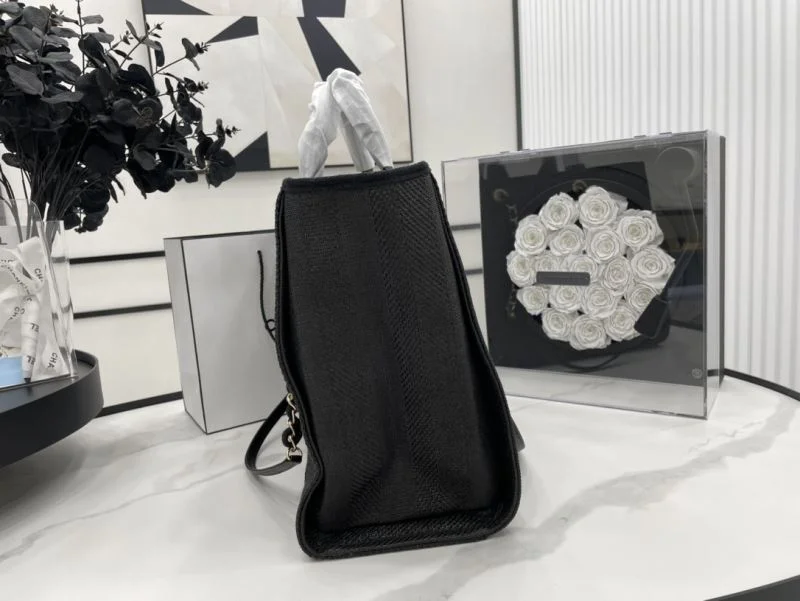 Snug Chanel Shopping Bags 54787