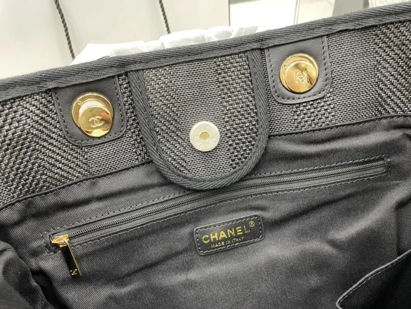 Snug Chanel Shopping Bags 54787