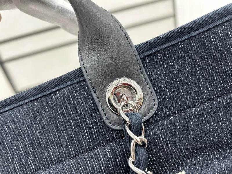 Versatile Chanel Shopping Bags 54770