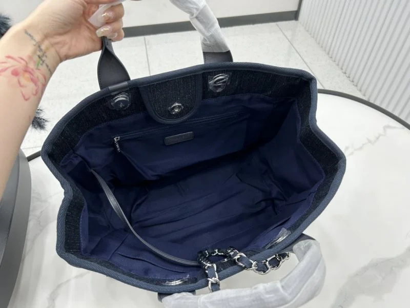 Versatile Chanel Shopping Bags 54770