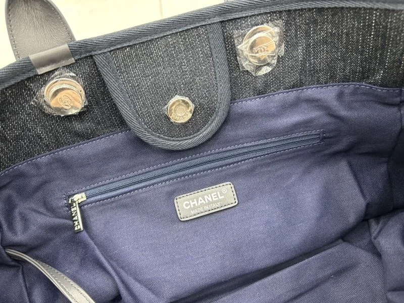 Versatile Chanel Shopping Bags 54770