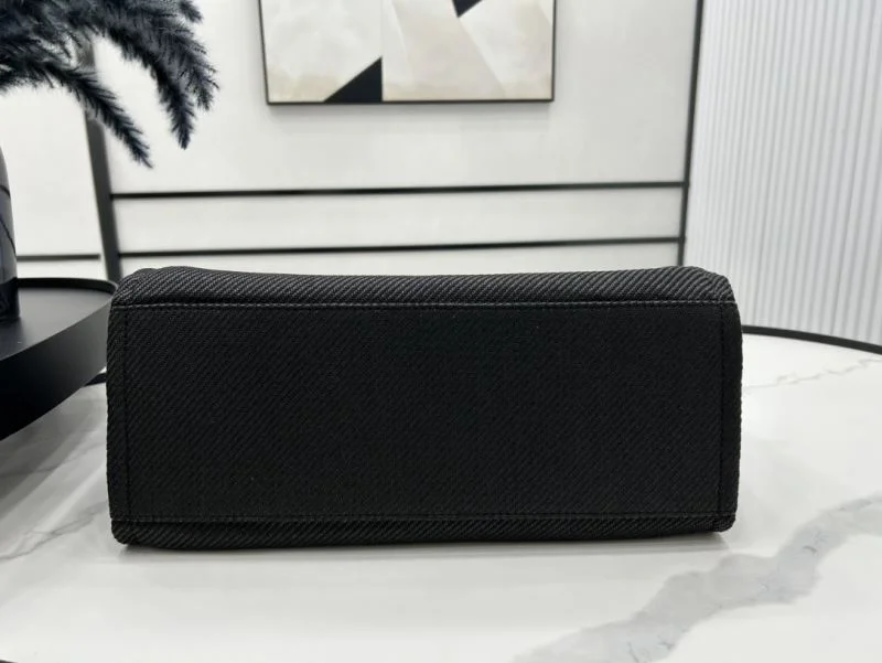 Chanel Shopping Bags TechFriendly 54768