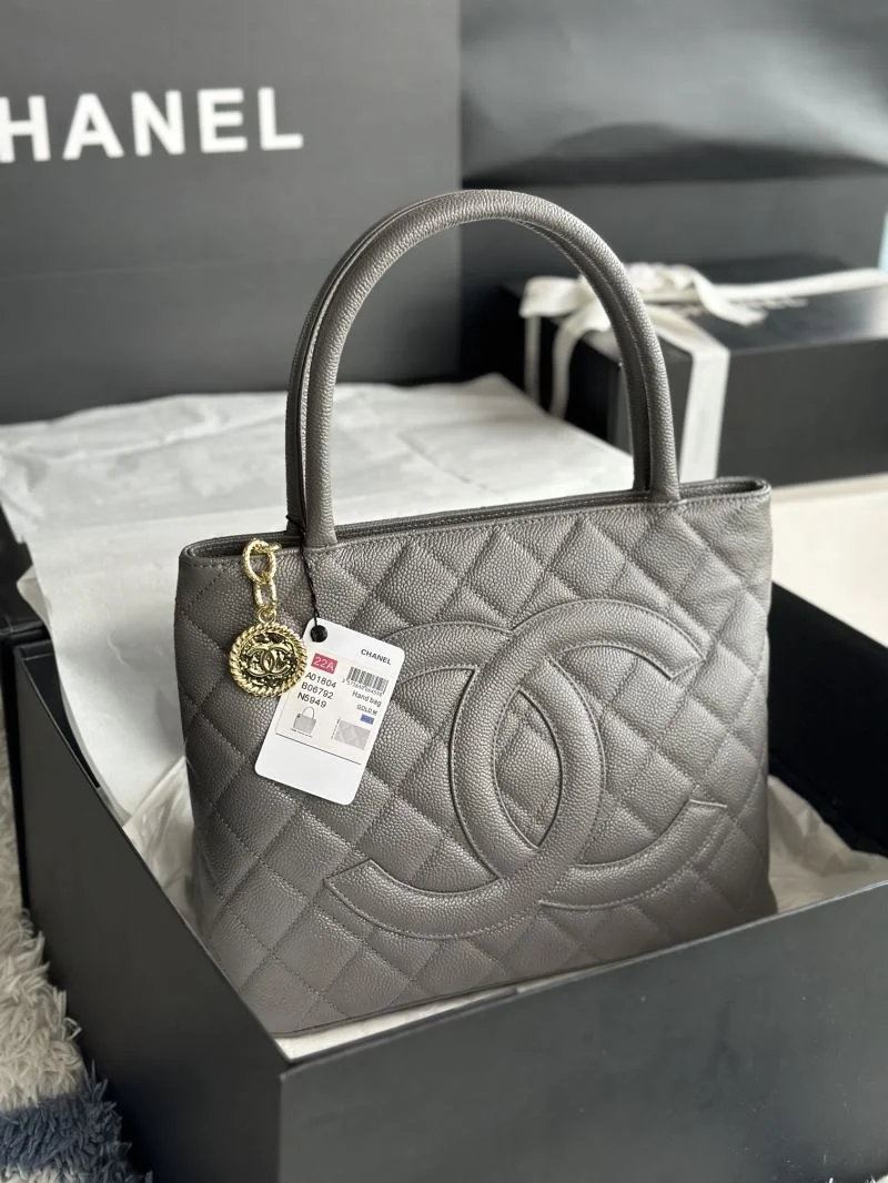 Seasonal Chanel Shopping Bags 54727