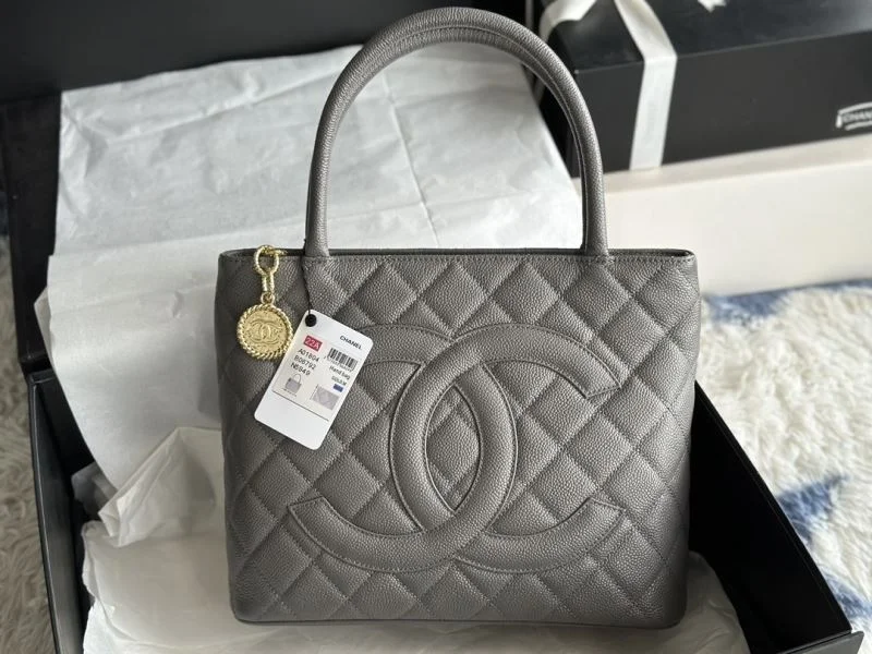 Seasonal Chanel Shopping Bags 54727