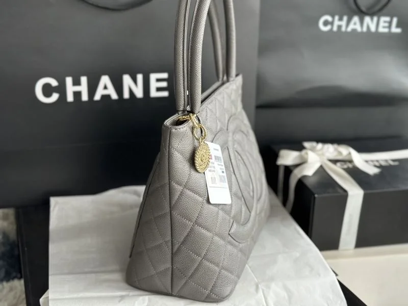 Seasonal Chanel Shopping Bags 54727