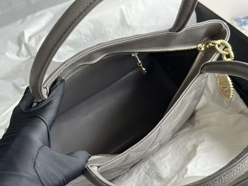 Seasonal Chanel Shopping Bags 54727