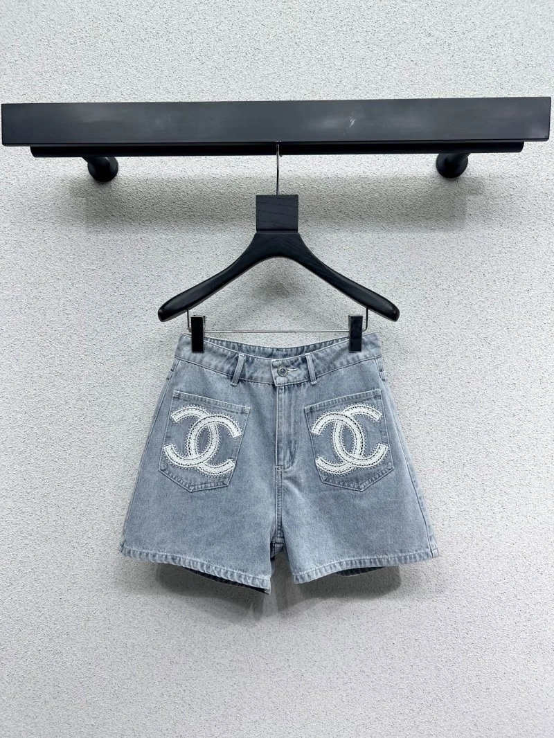 Chanel Short Pants Reliable 108781