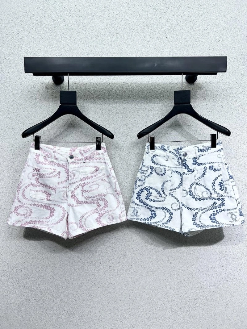 Chanel Short Pants Versatile 108770
