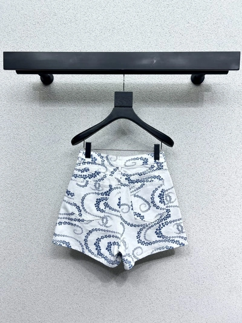 Chanel Short Pants Versatile 108770
