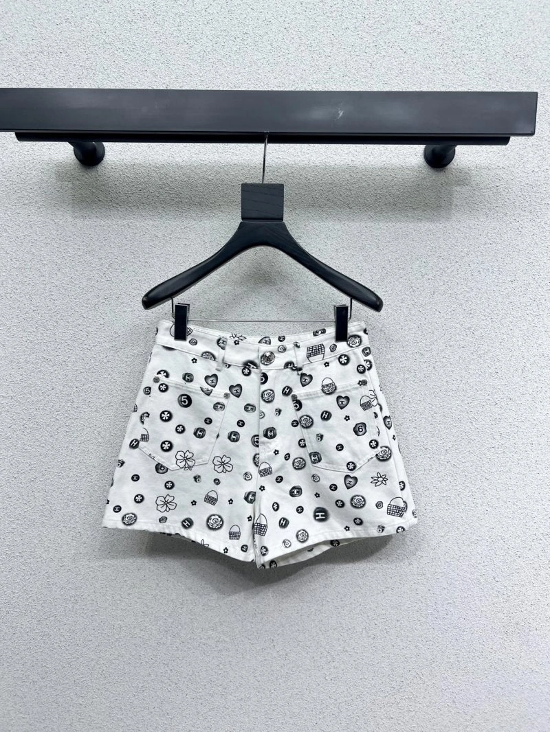Sleek Chanel Short Pants 110413