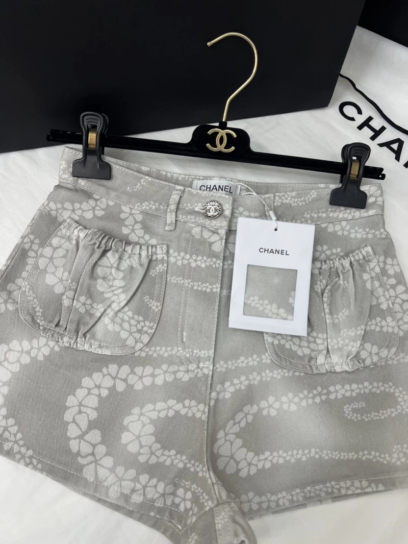 Vibrant Chanel Short Pants 110410