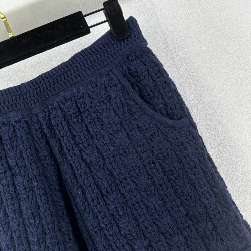 Chanel Short Pants Durable 108105