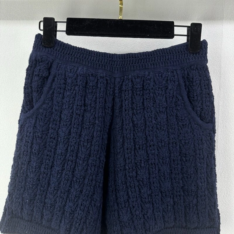 Chanel Short Pants Durable 108105