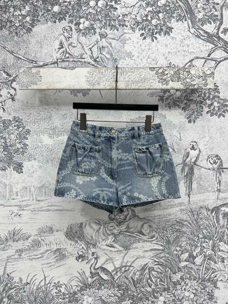 Reliable Chanel Short Pants 108088