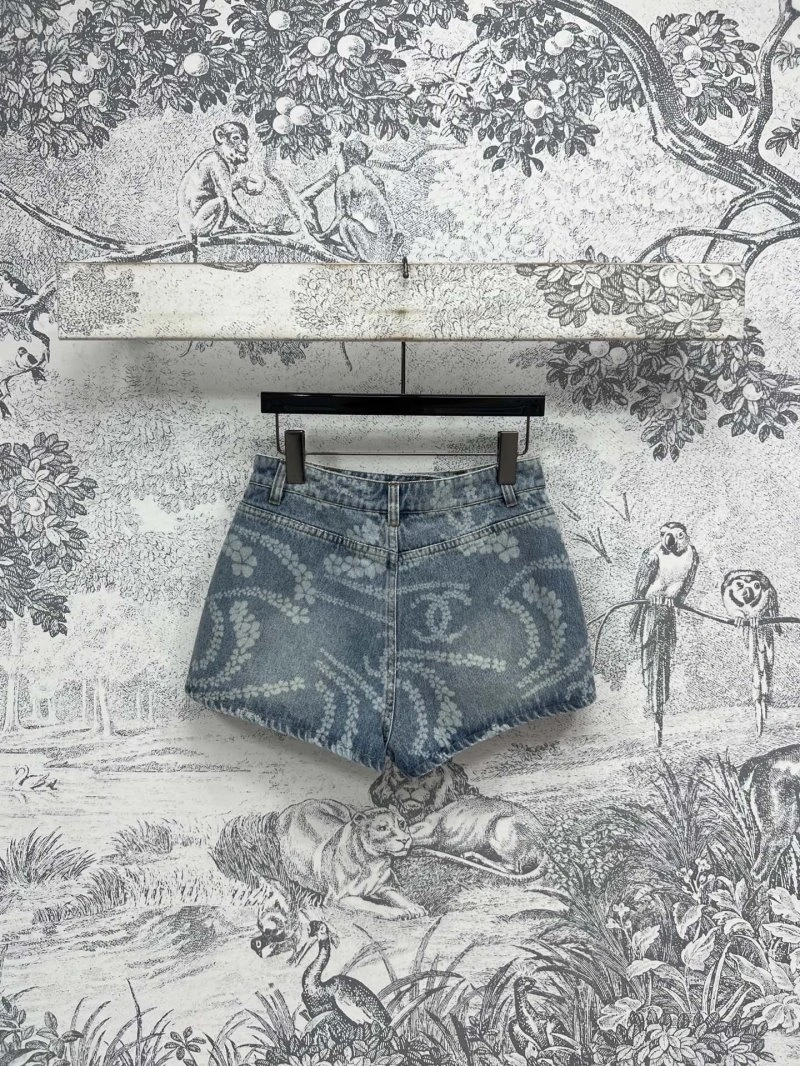 Reliable Chanel Short Pants 108088