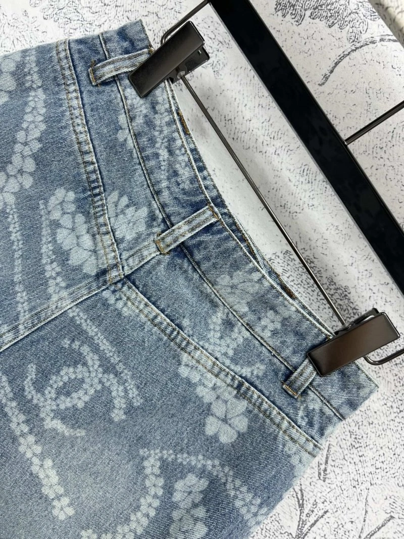 Reliable Chanel Short Pants 108088