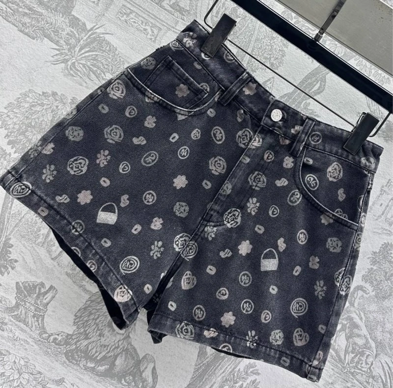 Chanel Short Pants Supportive 108069