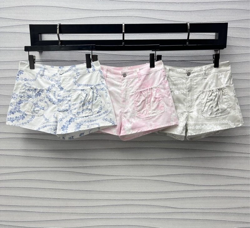 Chanel Short Pants Durable 108067