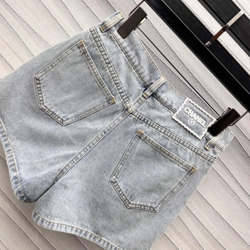 Cozy Chanel Short Pants 108056