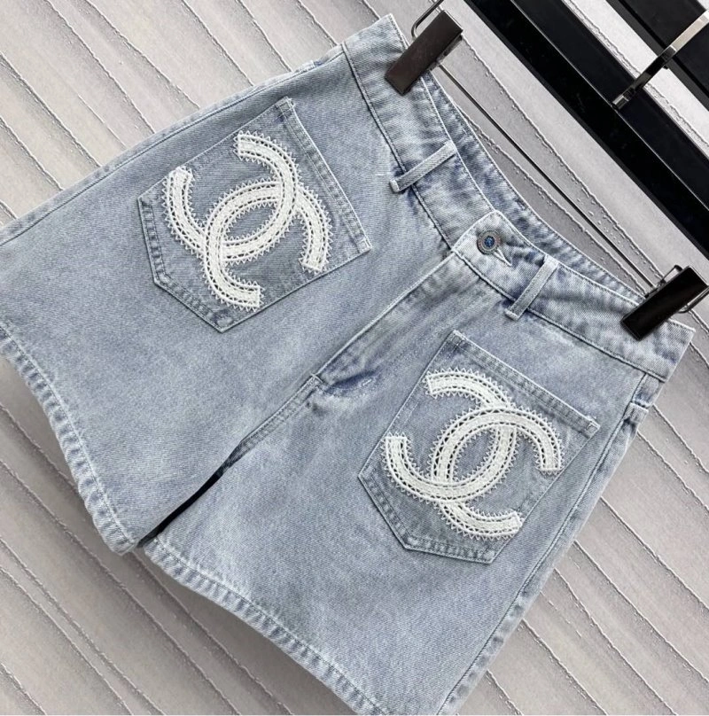 Chanel Short Pants Lightweight 108055