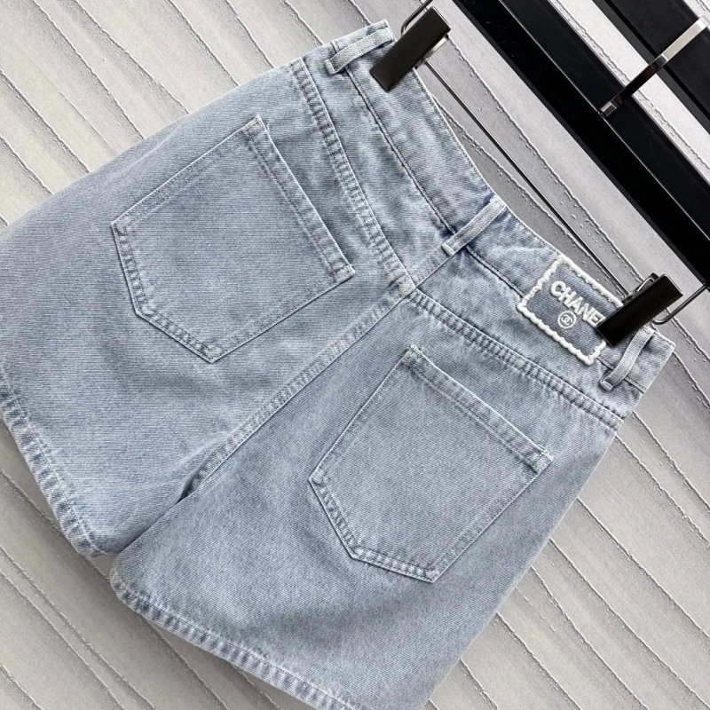 Chanel Short Pants Lightweight 108055