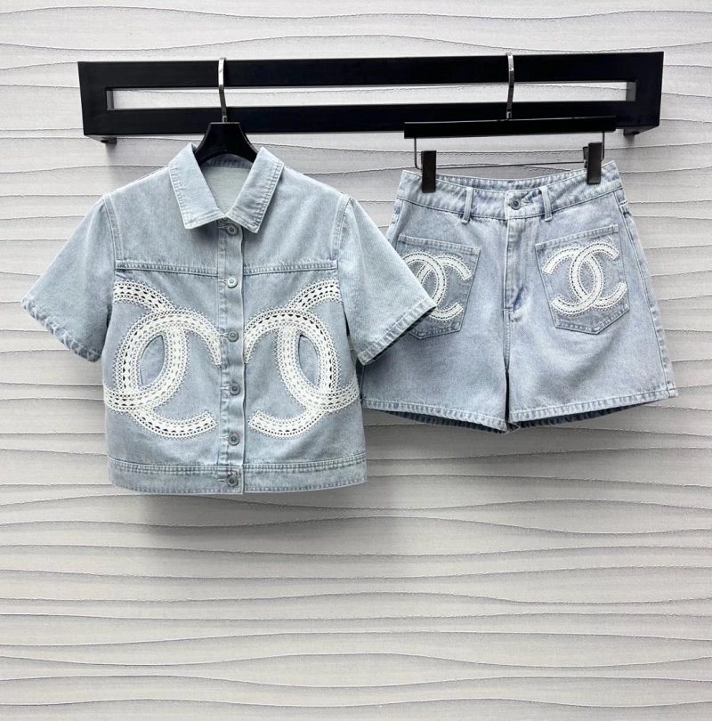 Chanel Short Pants Lightweight 108055
