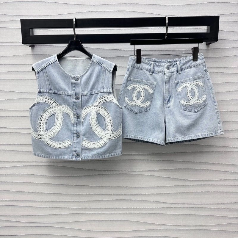 Chanel Short Pants Lightweight 108055