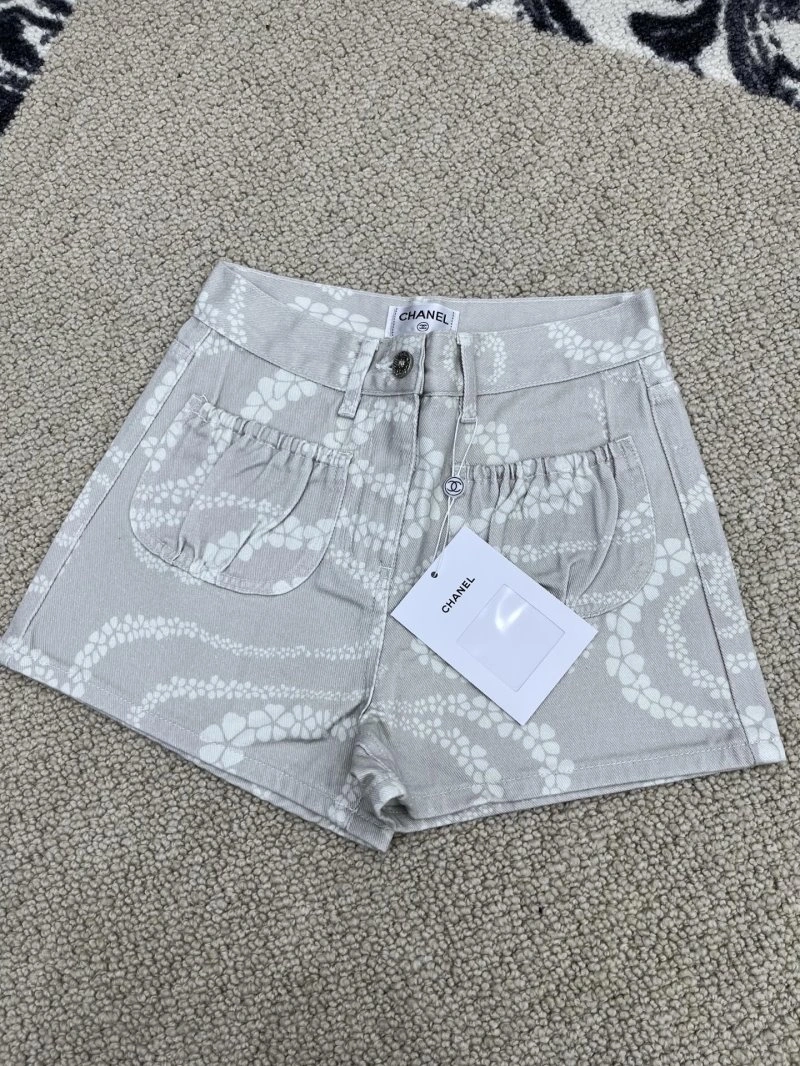 Sporty Chanel Short Pants 109733