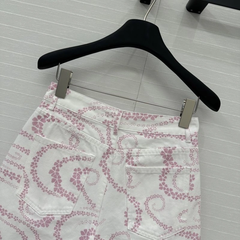 Stylish Chanel Short Pants 109445