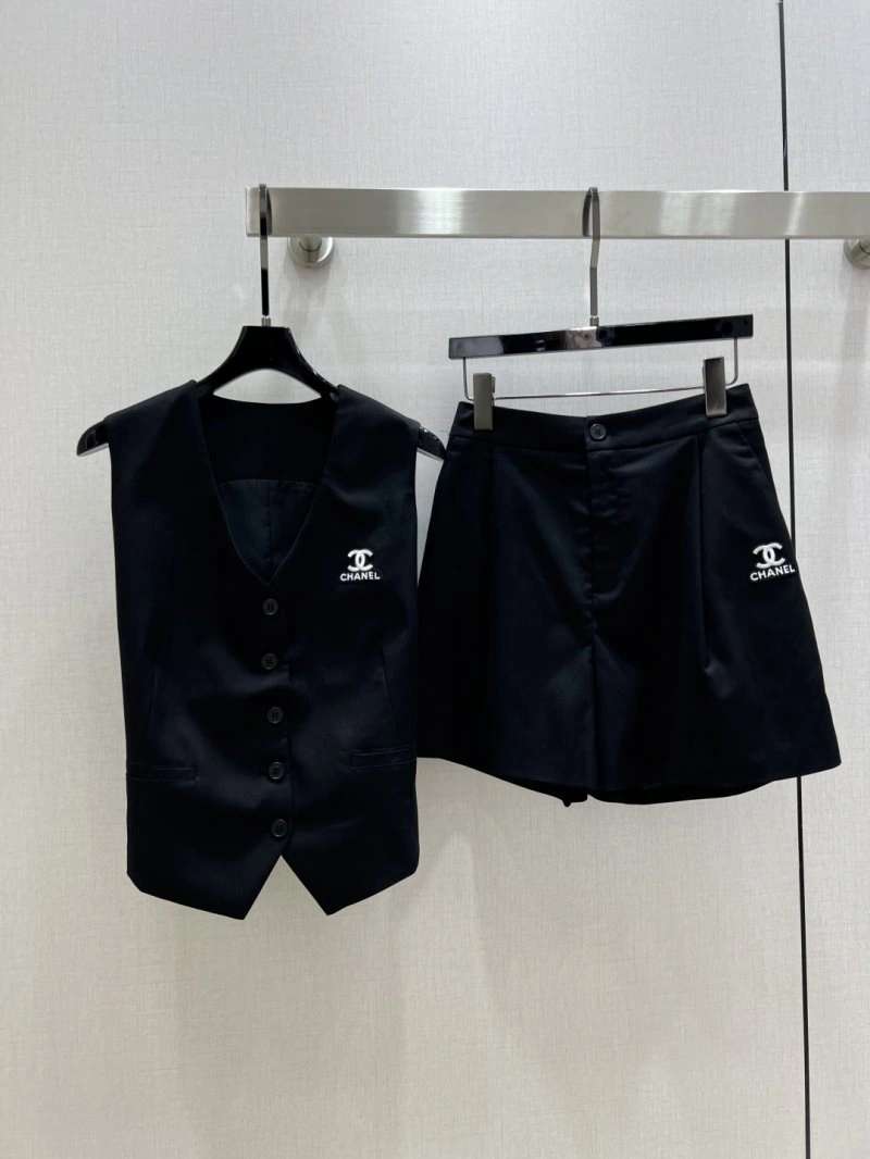 Chic Chanel Short Suits 109365