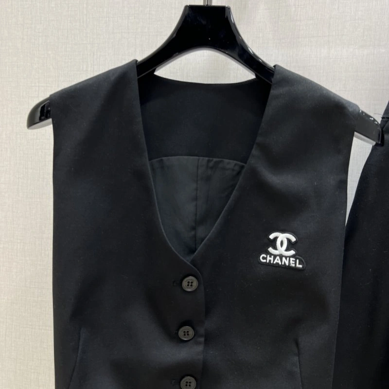 Chic Chanel Short Suits 109365