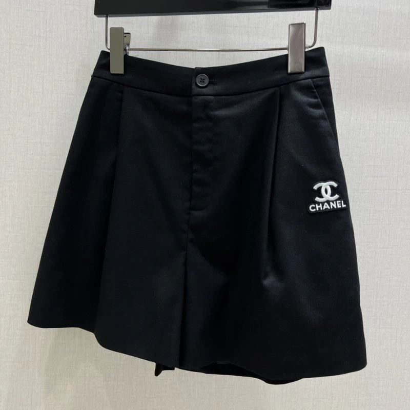 Chic Chanel Short Suits 109365