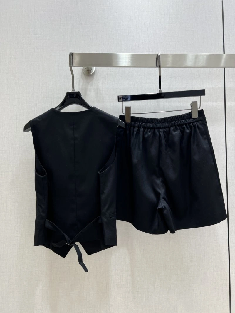 Chic Chanel Short Suits 109365