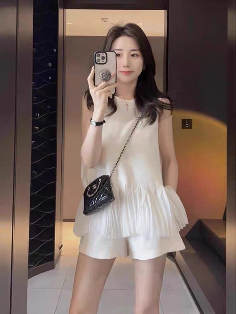 Efficient Chanel Short Suits 108765