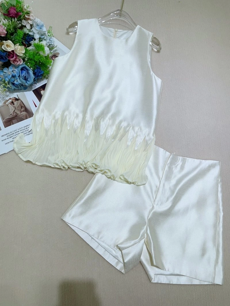 Efficient Chanel Short Suits 108765