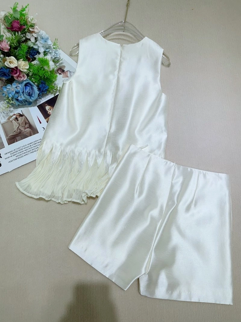 Efficient Chanel Short Suits 108765