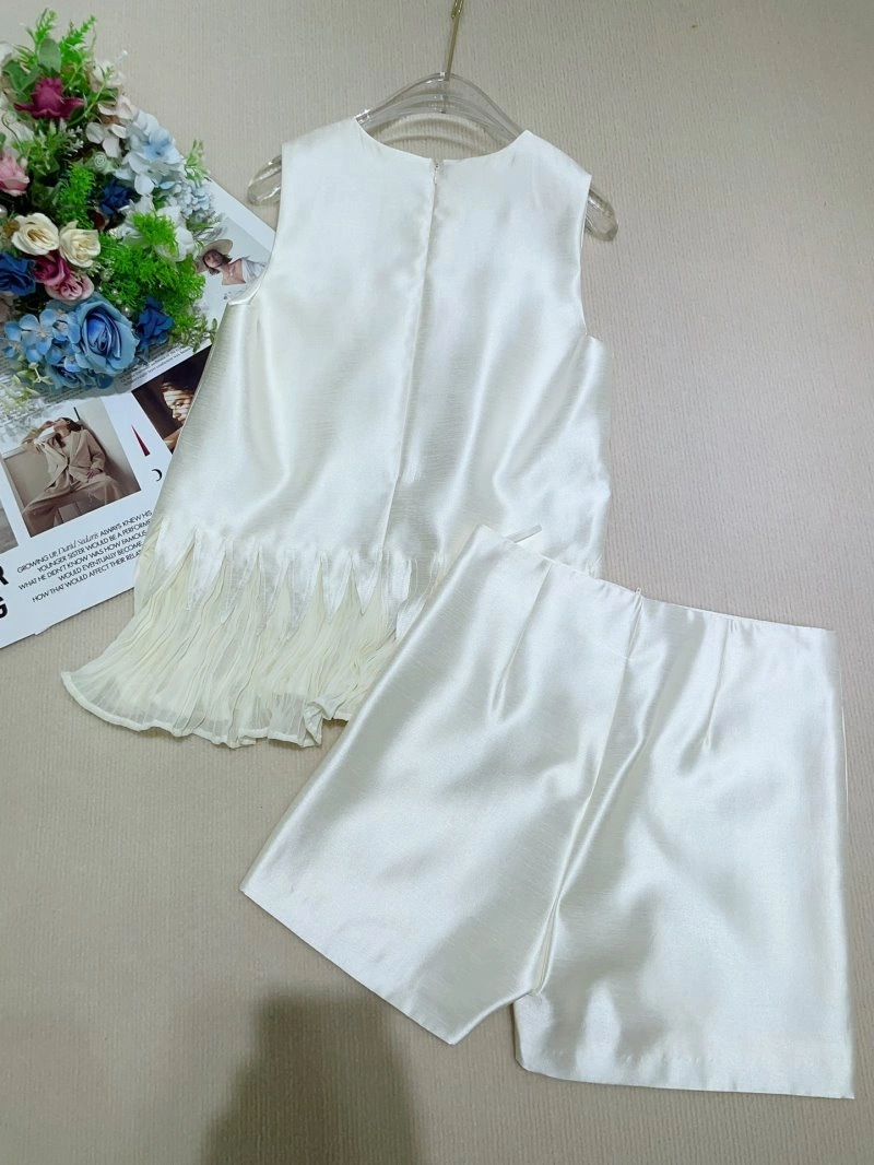 Efficient Chanel Short Suits 108765