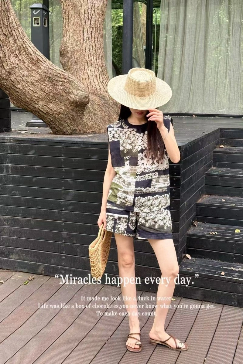 Chanel Short Suits Chic 110409