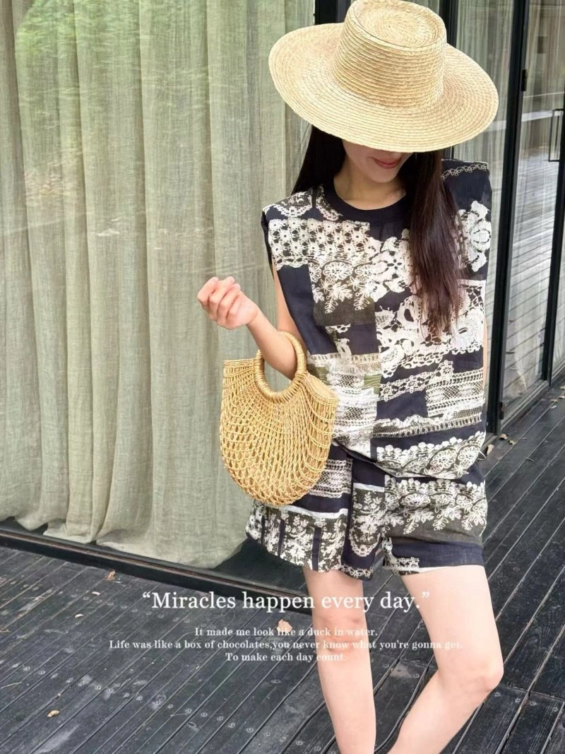 Chanel Short Suits Chic 110409