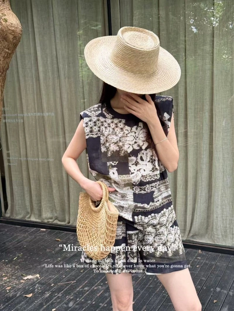 Chanel Short Suits Chic 110409