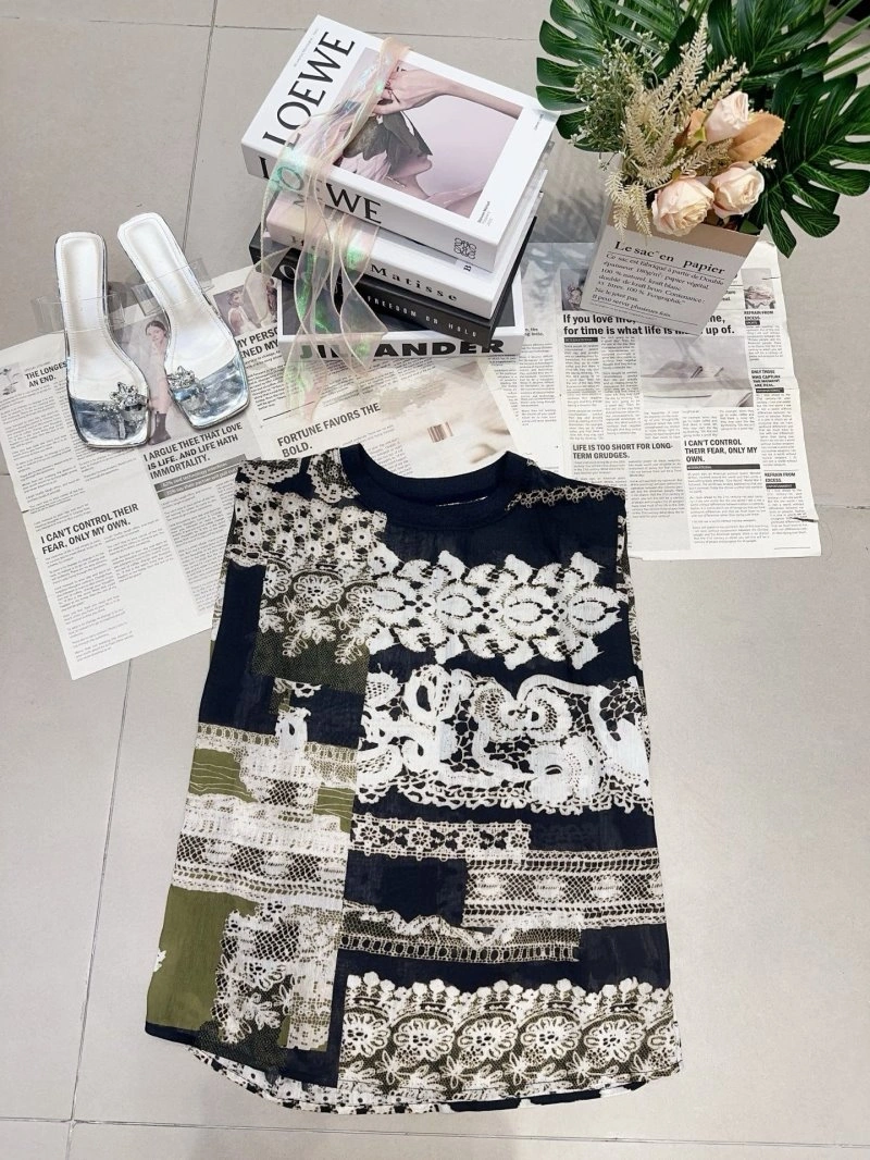 Chanel Short Suits Chic 110409