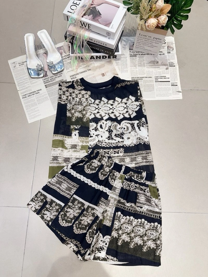 Chanel Short Suits Chic 110409