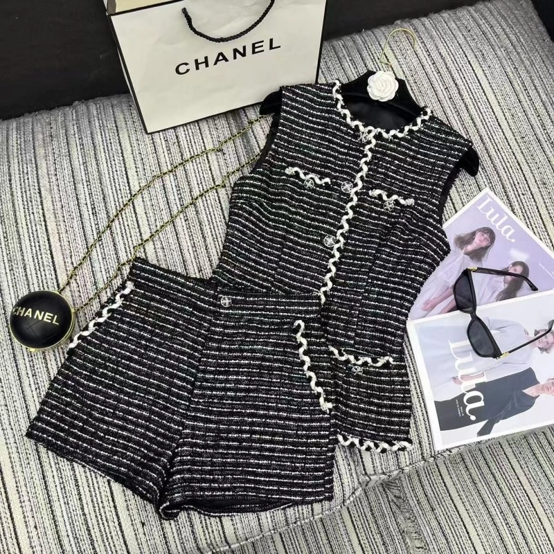 Vibrant Chanel Short Suits 110439