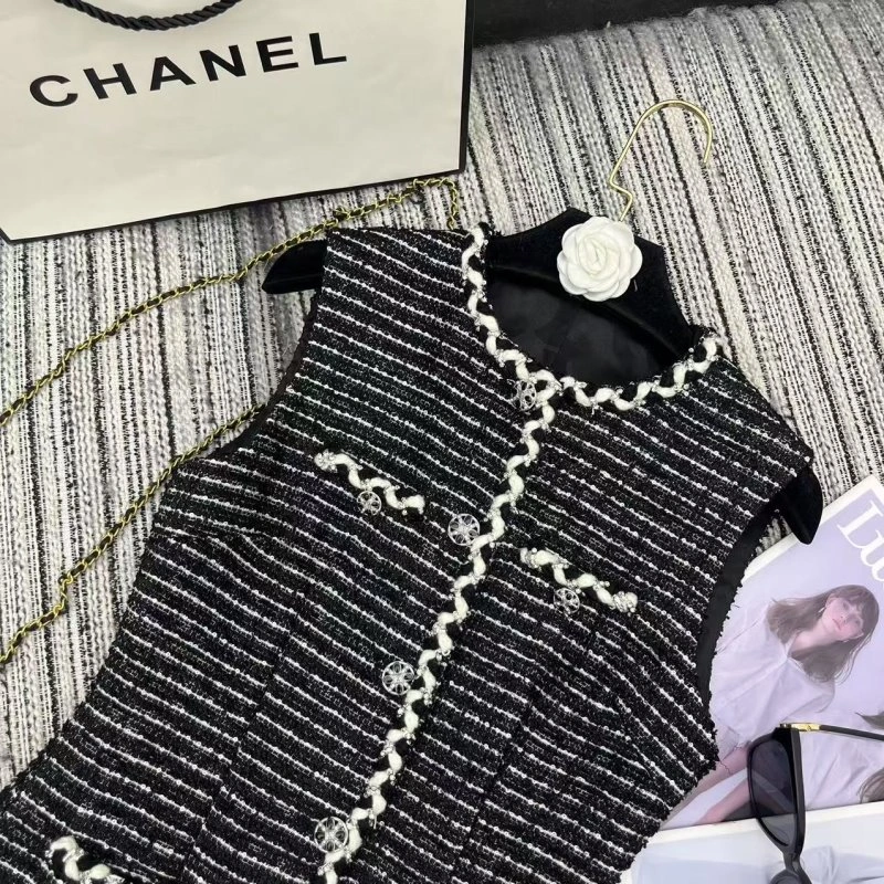 Vibrant Chanel Short Suits 110439