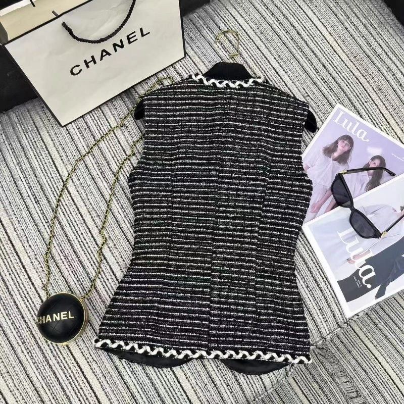 Vibrant Chanel Short Suits 110439