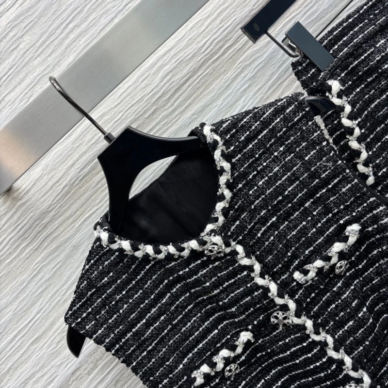 Chanel Short Suits Premium 110406